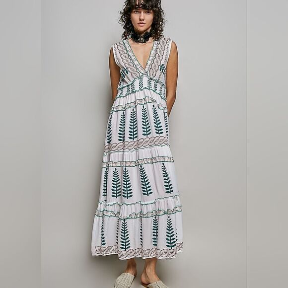 POL Dresses & Skirts - POL Floral Embroidered Sleeveless Tiered Dress w Smocked Waistband sz Large
